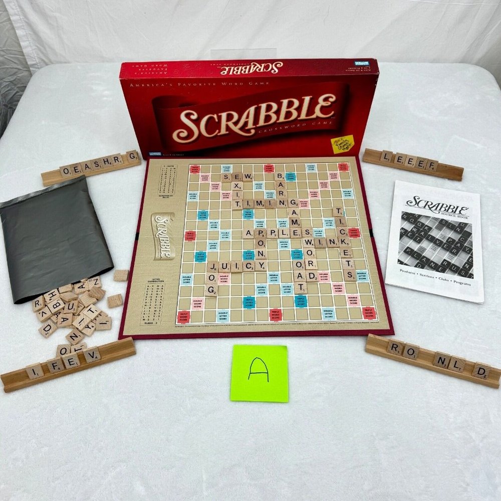 Scrabble Crossword Board Game 2001 Parker Brothers 100% Complete (A)